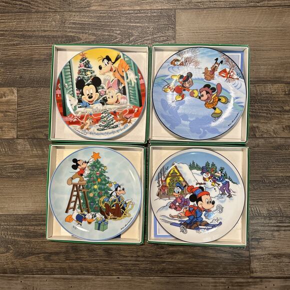 4 Plates Walt Disney Characters 1983 1984 1986 1985 Mickey Minnie Numbered Vtg